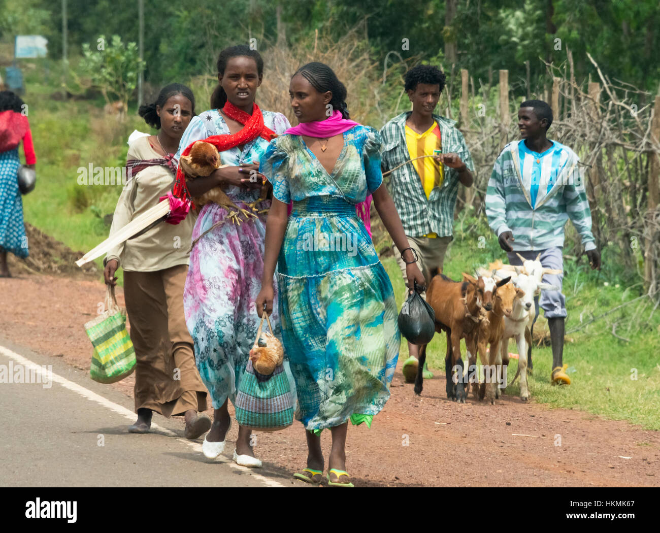 Las personas que viajan en la montaña Simien, Etiopía Foto de stock