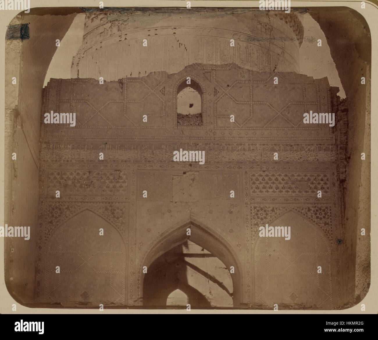 Antigüedades de Samarcanda. Las madrazas de Bibi Khanym. Mezquita Congregacional (Mezquita del Viernes). Inscripción en la sección media del nicho de la Biblioteca Digital Mundial3761 Foto de stock