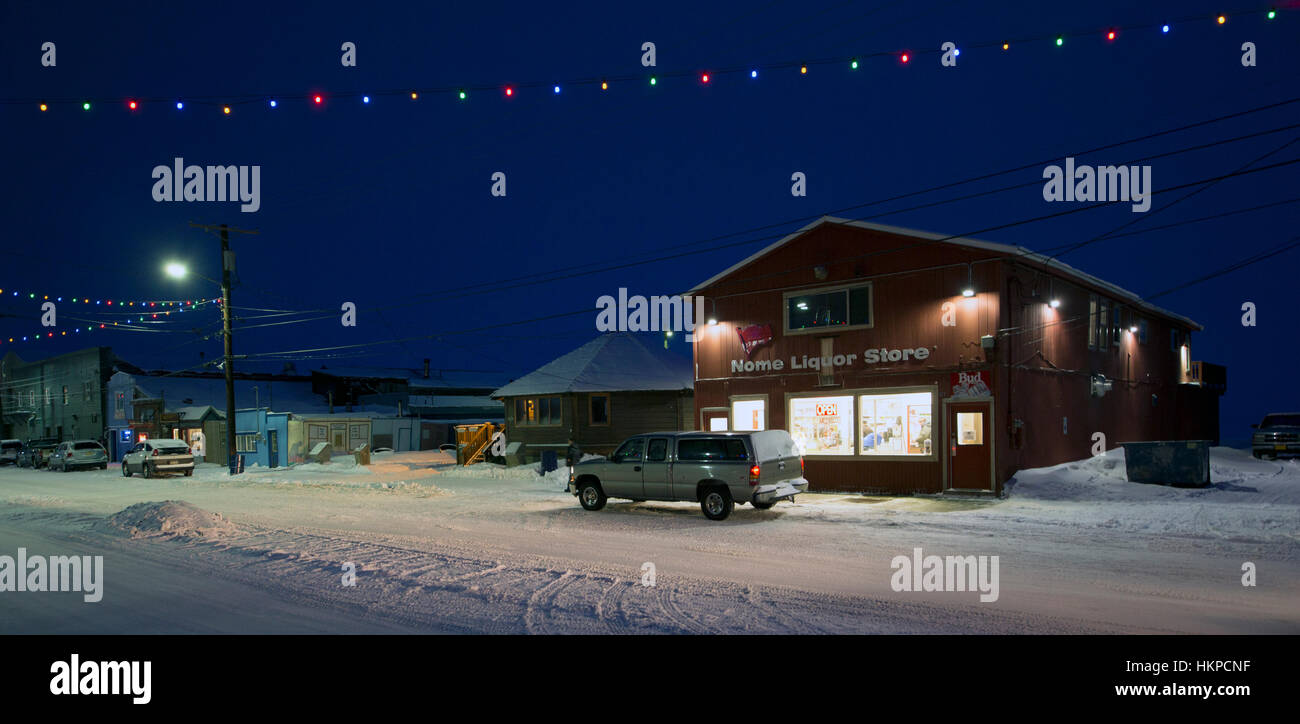 Front Street en Nome Alaska 2017. El Nome Gold Rush era un Gold Rush en Nome, Alaska, alrededor de 1899-1909. Es separada de otras carreras del oro Foto de stock