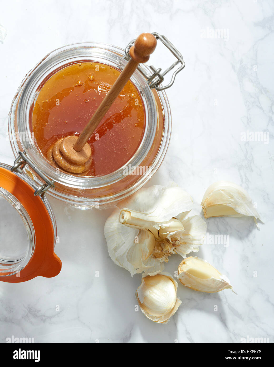 El ajo crudo y miel desde arriba Fotografía de stock - Alamy