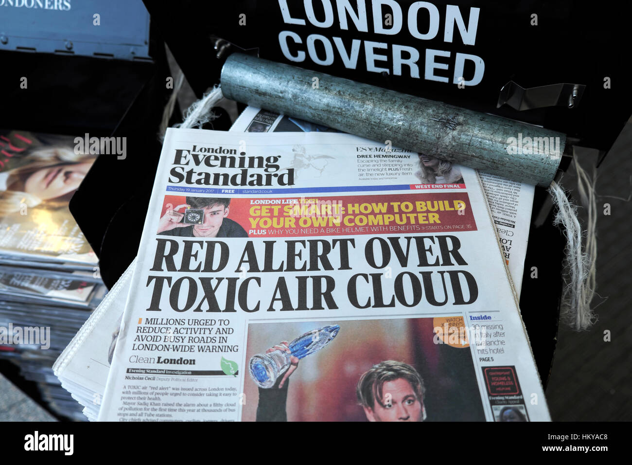 Evening Standard Front page Headline News Enero 2017 periódico peligrosos niveles de contaminación del aire "alerta roja de advertencia sobre la Nube de aire tóxico' de Londres Reino unido Foto de stock
