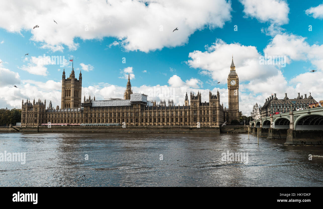 Londres, Reino Unido - 18 de octubre de 2016: El Palacio de Westminster o en la Casa de los Comunes y la Cámara de los Lores. El Parlamento en Londres, Reino Unido Foto de stock