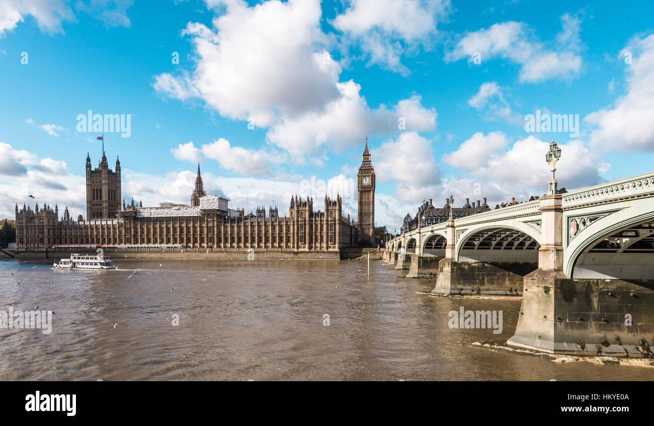 Londres, Reino Unido - 18 de octubre de 2016: El Palacio de Westminster o en la Casa de los Comunes y la Cámara de los Lores. El Parlamento en Londres, Reino Unido Foto de stock