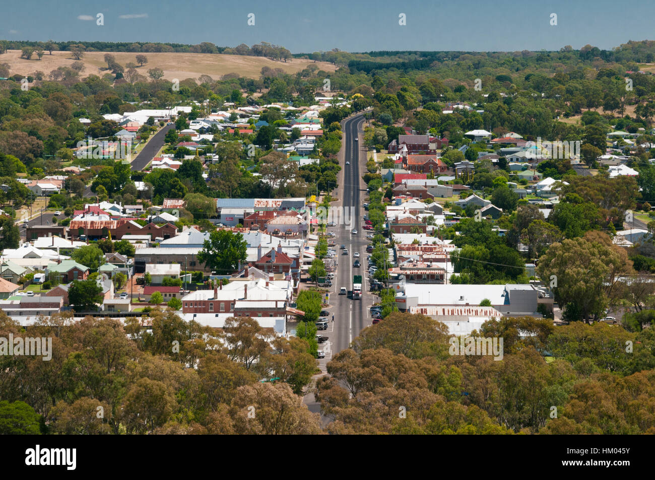 Henty Street, la calle principal de la localidad agrícola de Casterton, suroeste de Victoria, Australia Foto de stock