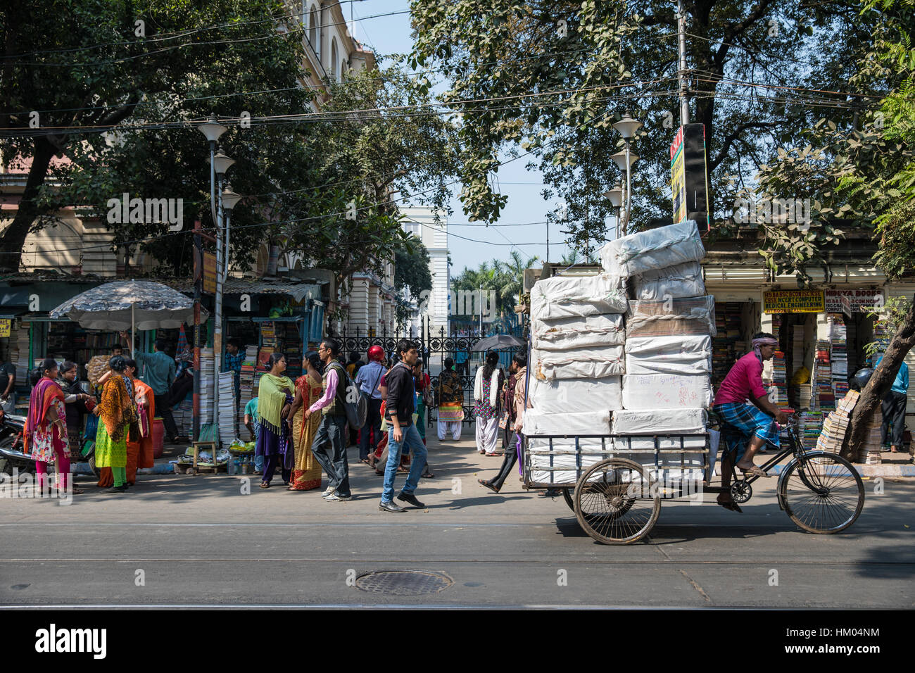 Ropa India Para La Venta Cerca Del Nuevo Mercado, Kolkata, La India Imagen  de archivo - Imagen de tradicional, compras: 67415845