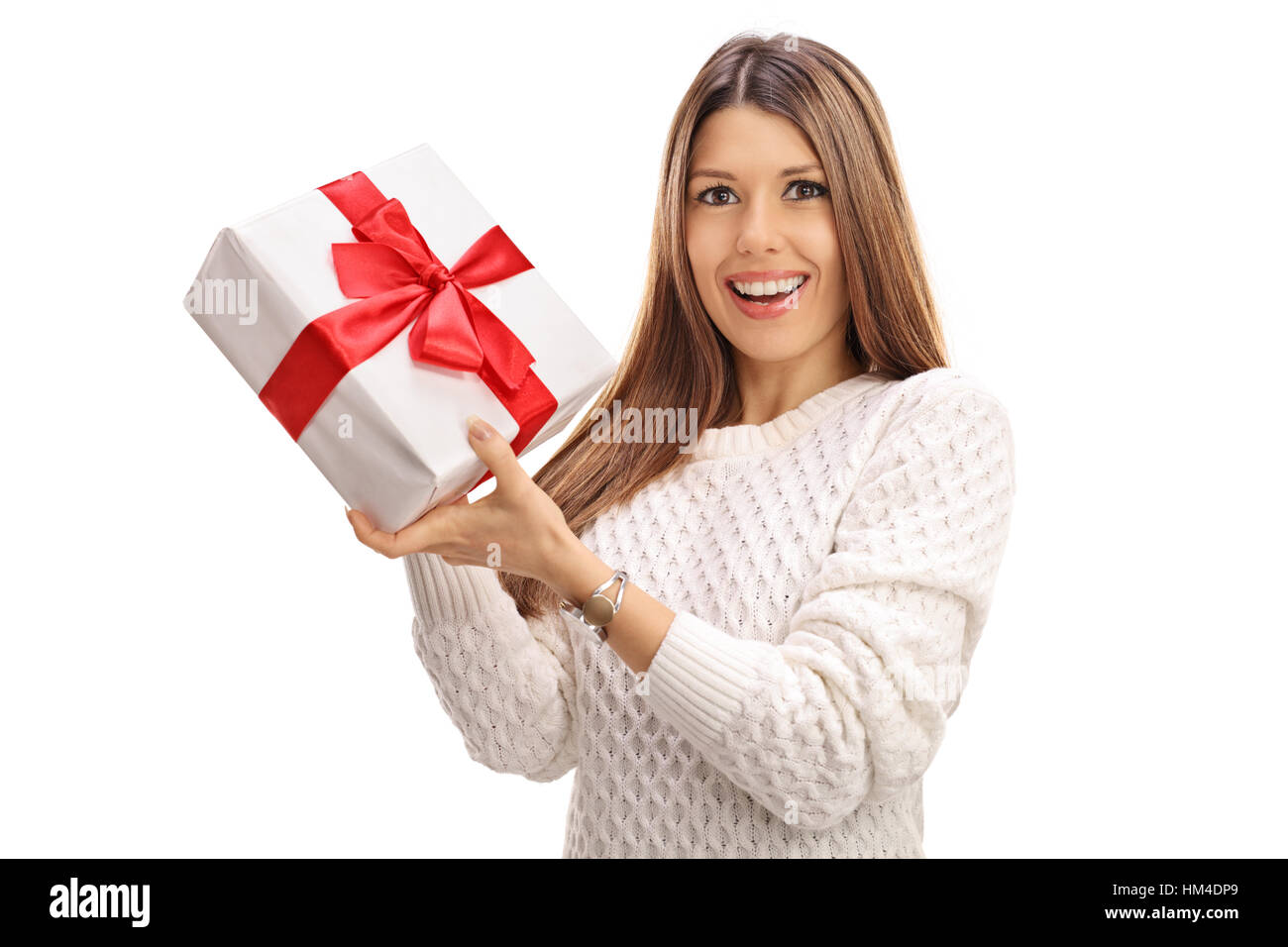 Encantado de mujer sosteniendo un presente aislado sobre fondo blanco. Foto de stock