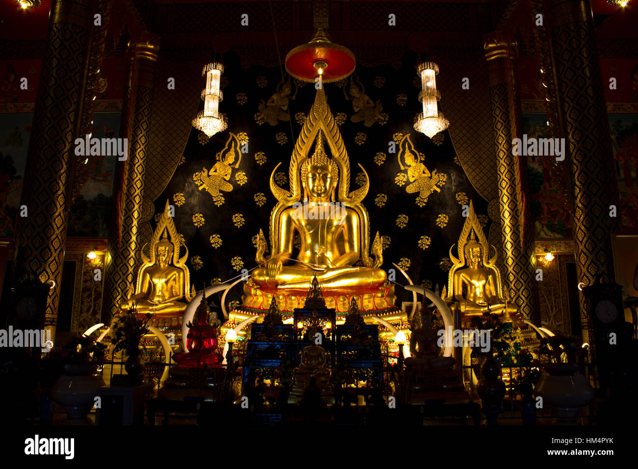 El Buda en wat nearamit vipusana Loei, Tailandia Foto de stock