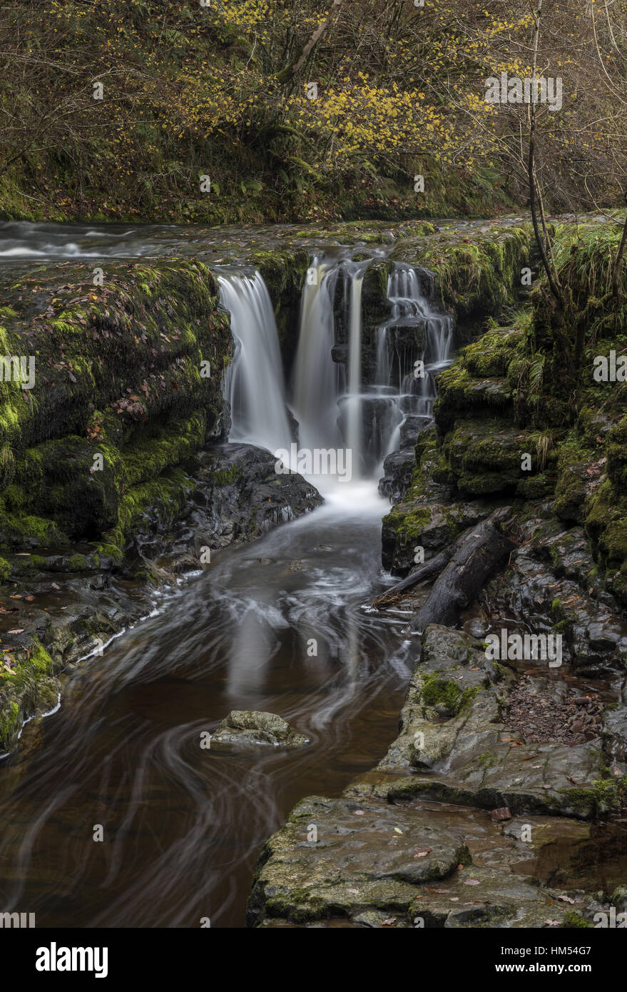 Sgwd y Pannwr, caída de Fuller, Afon, Ystradfellte Mellte, cuatro cascadas, Brecon Beacons. Foto de stock