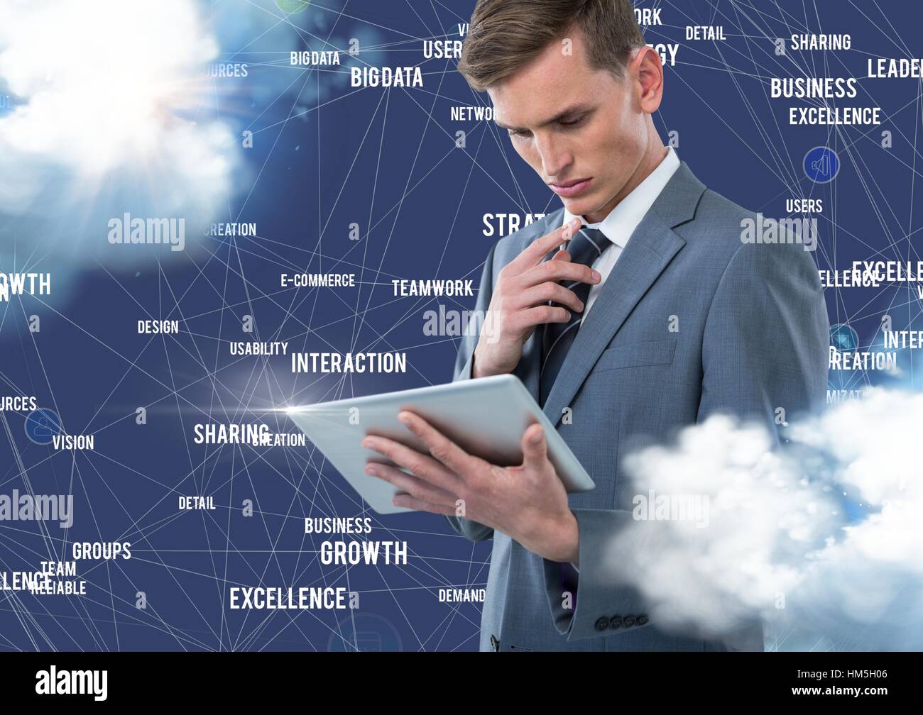 Empresario utilizando tablet digital con iconos de conexión contra el fondo azul con nubes Foto de stock