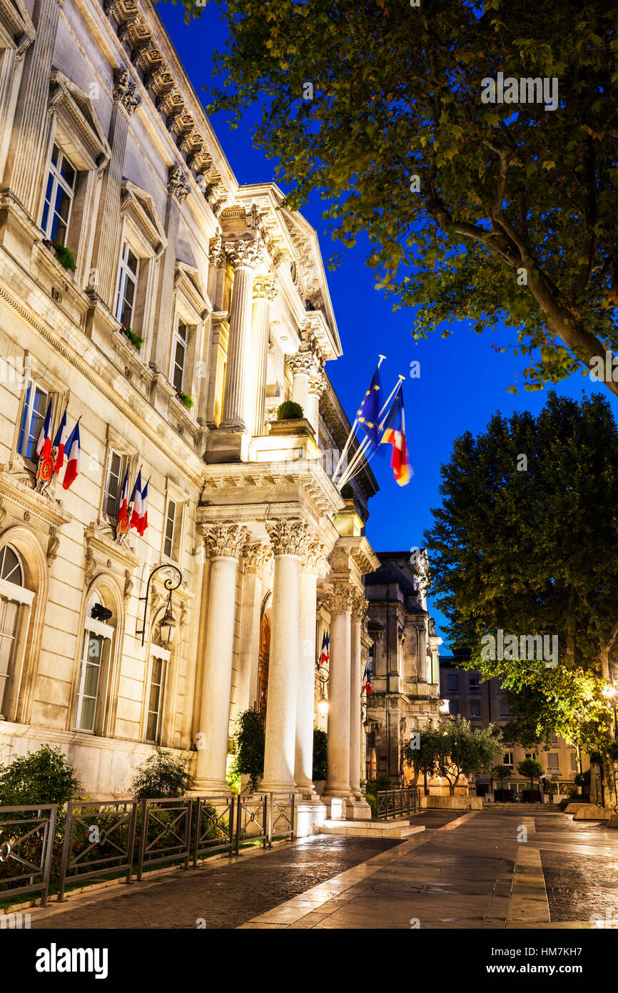 Francia, Provence-Alpes-Côte d'Azur, Avignon, la calle por la noche Foto de stock