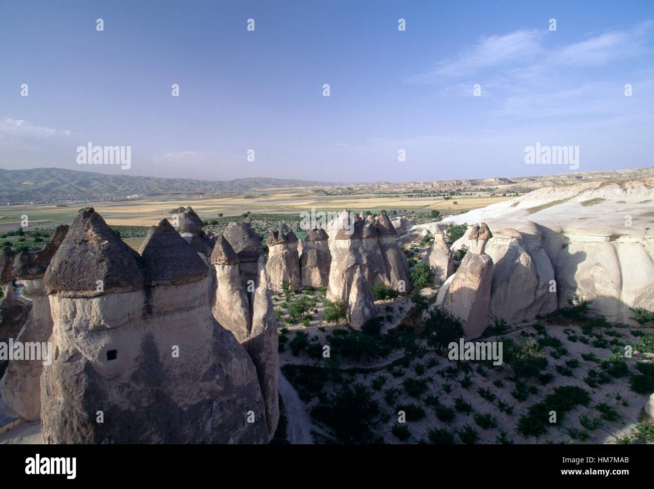 Chimeneas de hadas (tuff pirámides) alrededor de Zelve (Lista de Patrimonio Mundial de la UNESCO, 1985), en Capadocia, en Turquía. Foto de stock