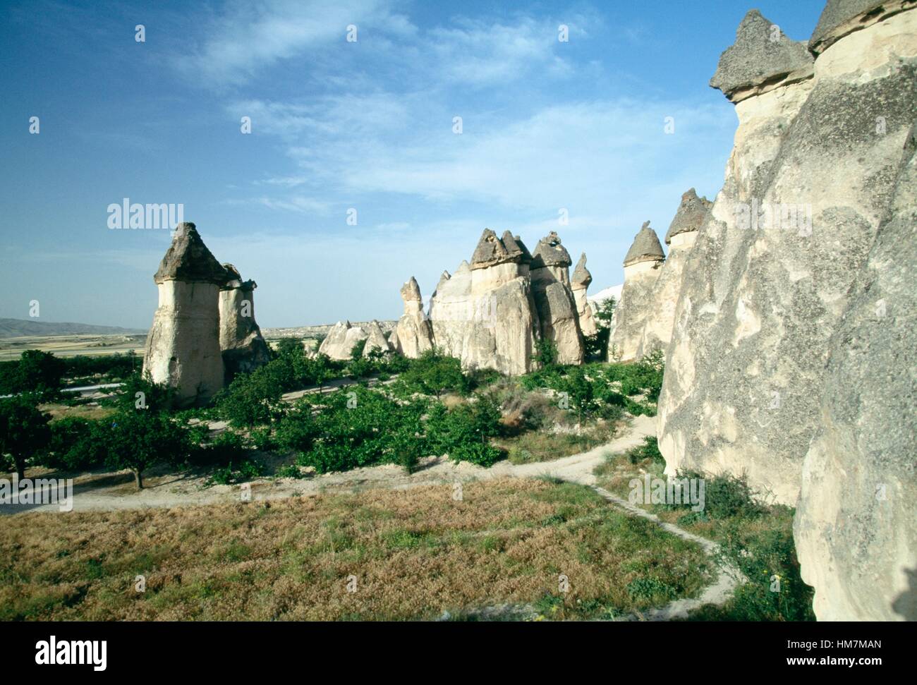 Chimeneas de hadas (tuff pirámides) alrededor de Zelve (Lista de Patrimonio Mundial de la UNESCO, 1985), en Capadocia, en Turquía. Foto de stock