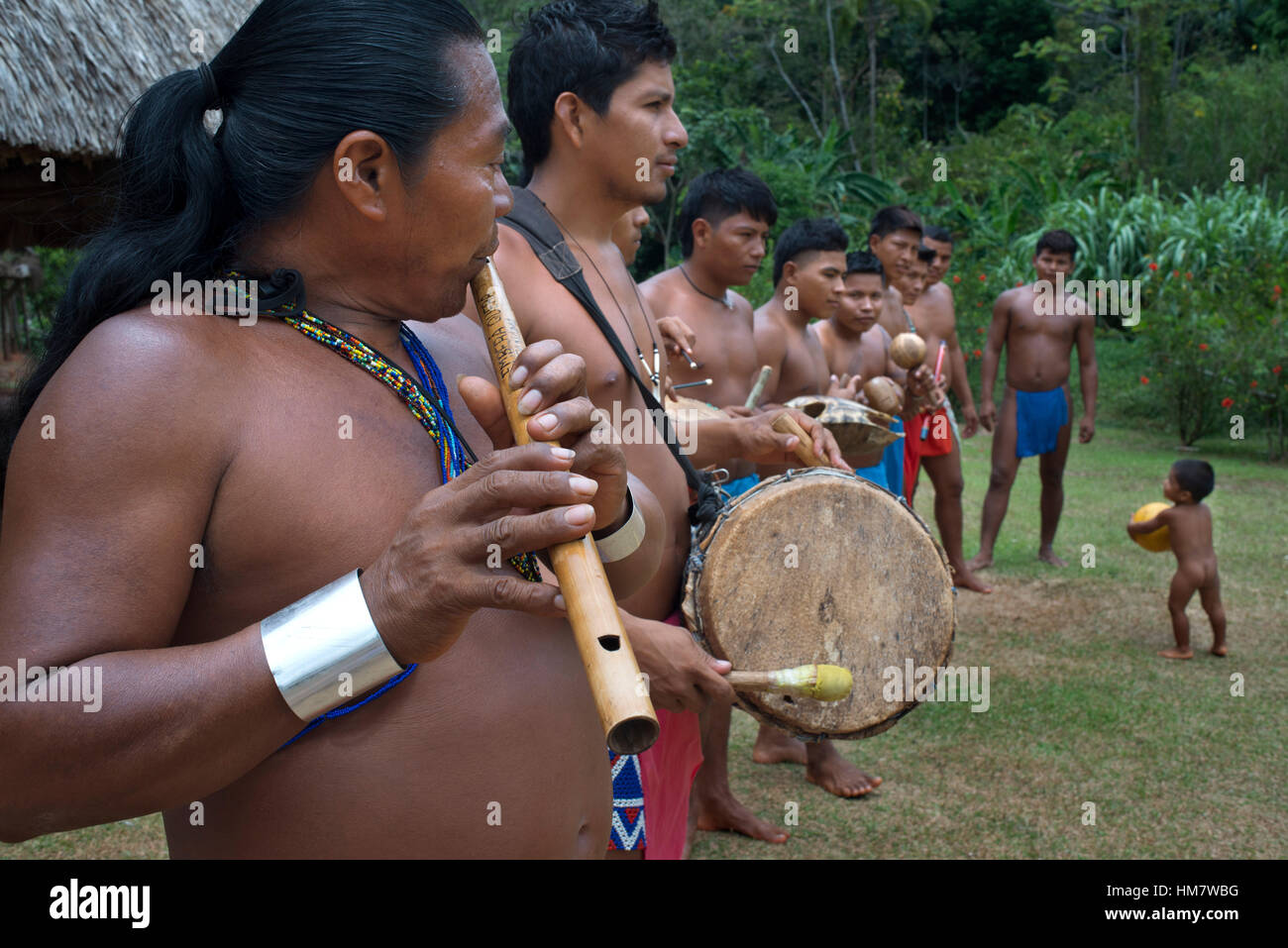 Danzas Indígenas Fotografías E Imágenes De Alta Resolución Alamy 8860
