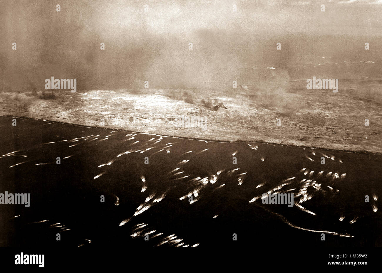 Embarcaciones de desembarco de la segunda guerra mundial fotografías e