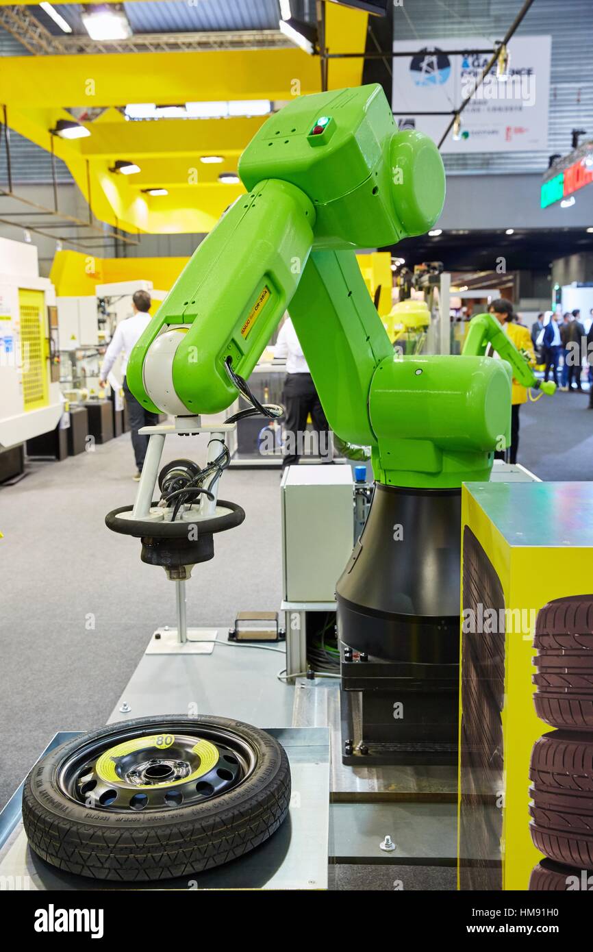 Robot, robótica industrial, investigación sistemas industriales, la Bienal de Máquina-Herramienta y Bilbao Exhibition Centre, BEC, Bilbao, Bizkaia, vasco Fotografía de stock - Alamy