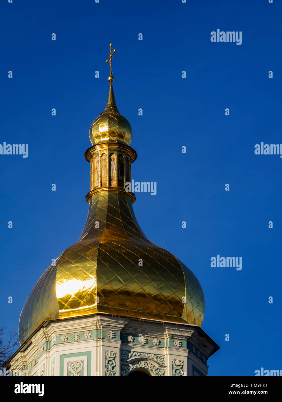 Torre de la Catedral de Santa Sofía Sofía Cúpula Dorada , Kiev, Ucrania Foto de stock