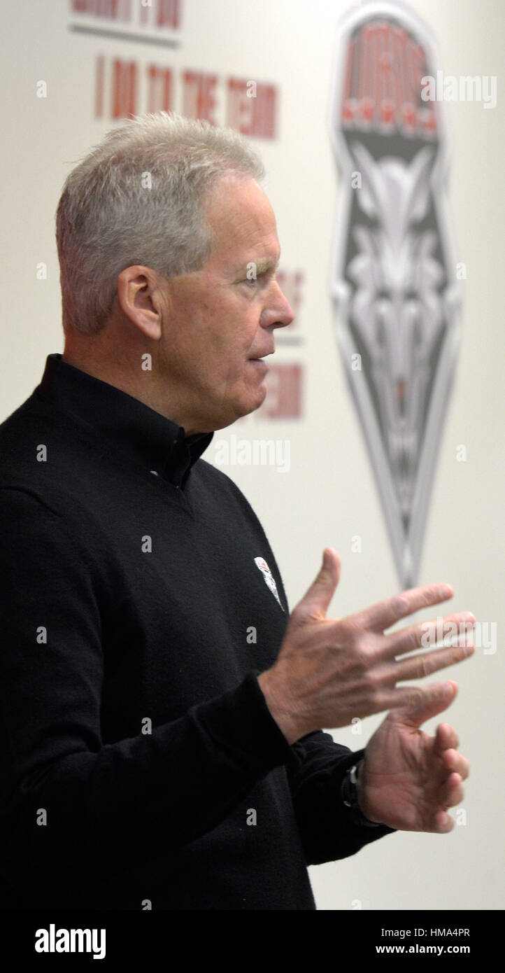Nuevo México, EE.UU. 1 Feb, 2017. Universidad de Nuevo México al entrenador de fútbol Bob Davie habla sobre su 21 signees firma nacional de día. Crédito: Greg Sorber/Albuquerque Journal/Zuma alambre/Alamy Live News Foto de stock