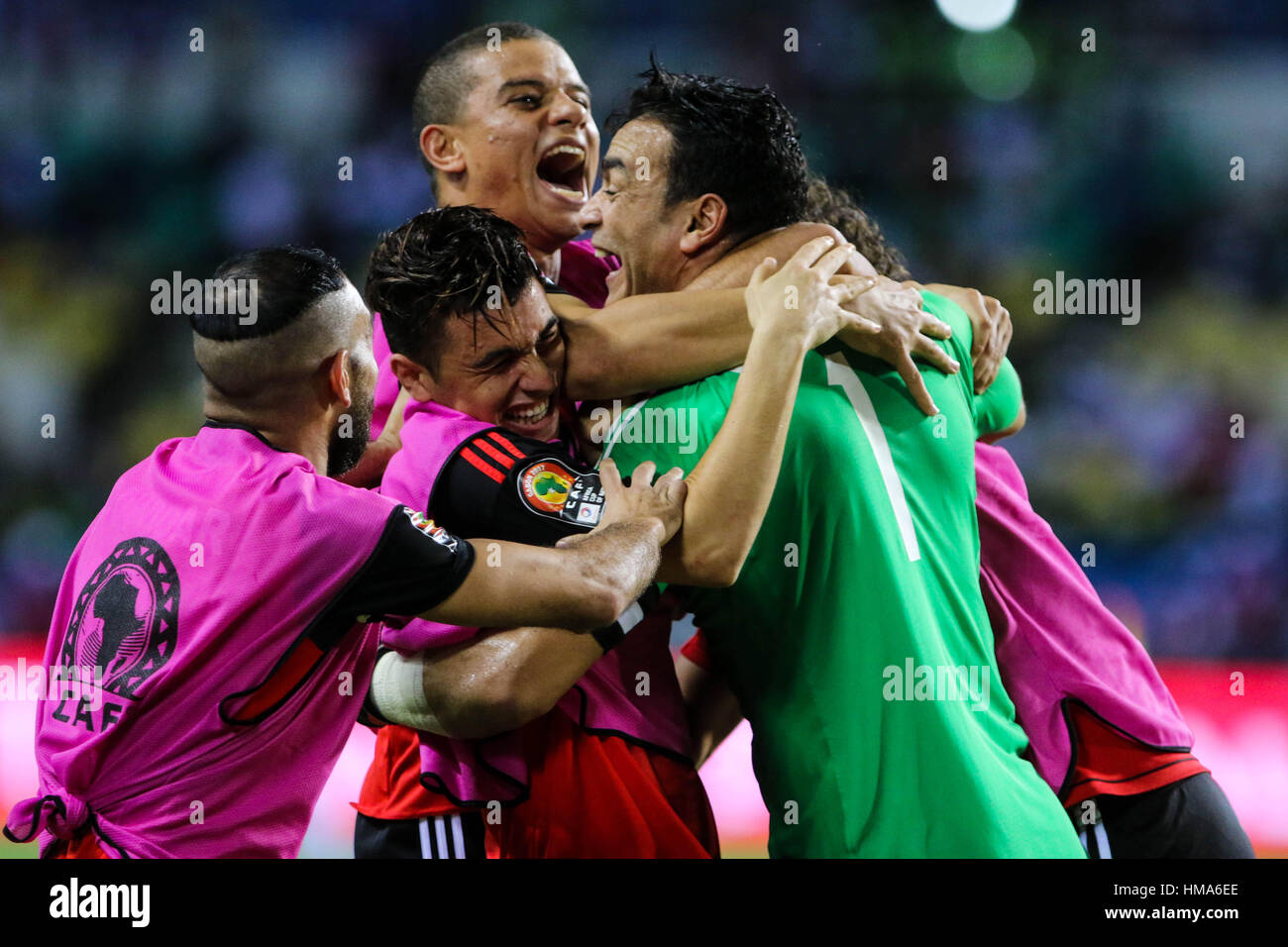 Libreville, Gabón. 1 Feb, 2017. Los jugadores de Egipto celebra después de ganar un partido de semifinal de 2017 Copa de Naciones de África entre Egipto y Burkina Faso en Libreville, Gabón, el 1 de febrero de 2017. Egipto ganó 4-3 para entrar en la final. Crédito: Waleed Zain/Xinhua/Alamy Live News Foto de stock