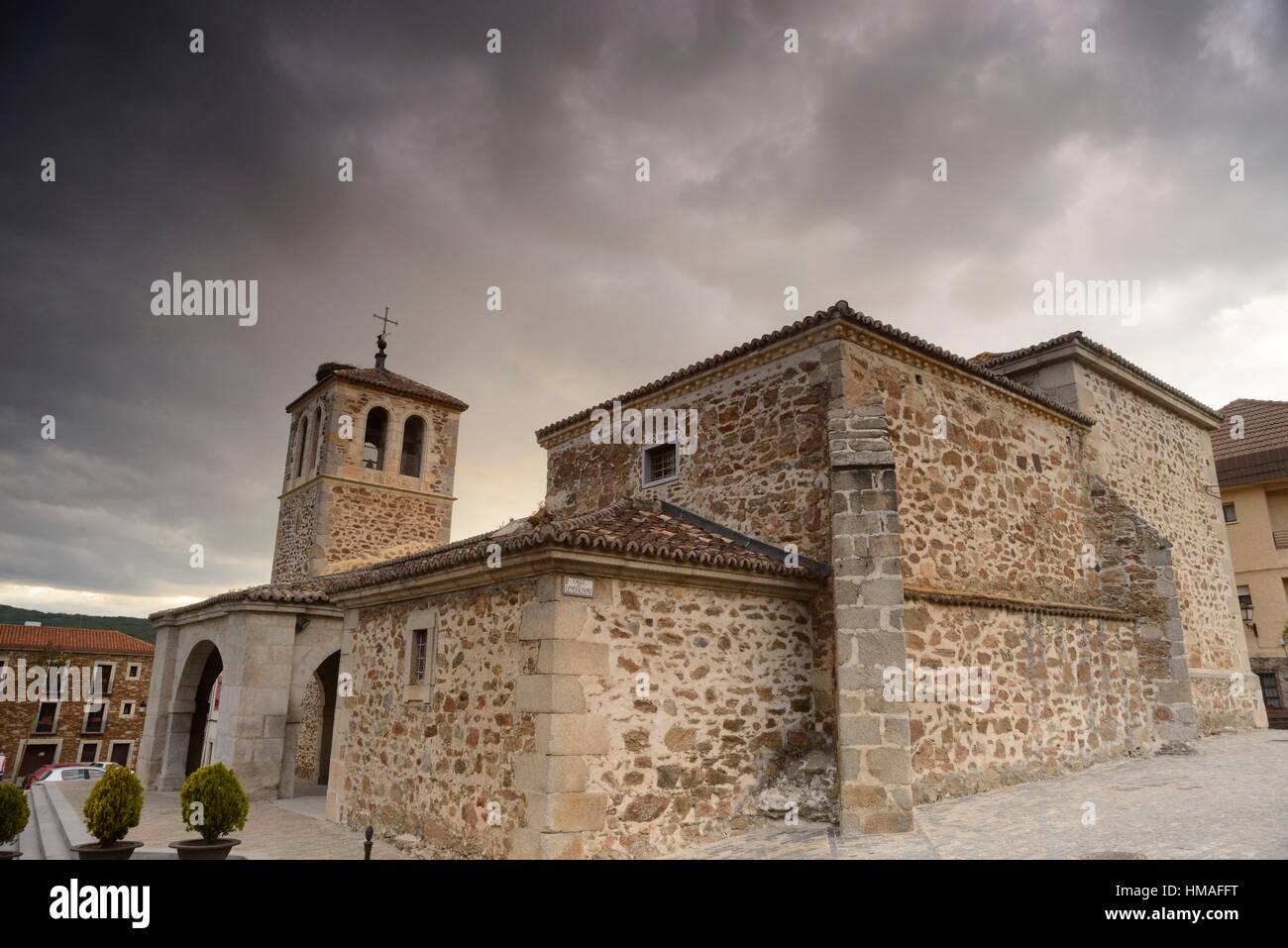 Iglesia De San Pedro Apostol En La Garganta De Los Montes Madrid Espana Fotografia De Stock Alamy