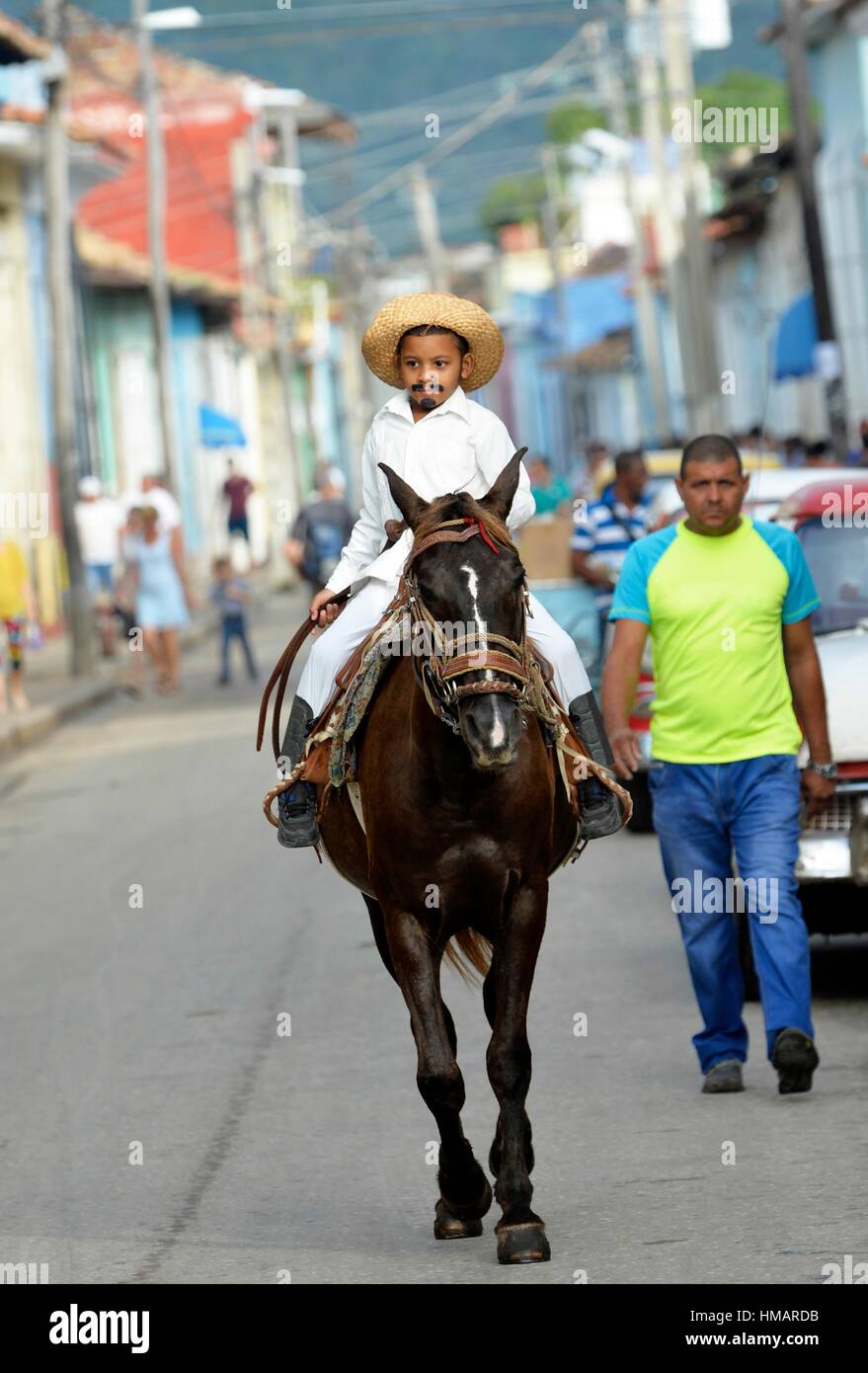 Un desfile del día del aniversario de José Martí en Trinidad, Cuba. Foto de stock