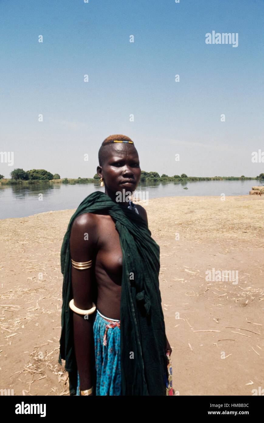 Mujer Dinka, el Kordofán, en el sur del Sudán. Foto de stock