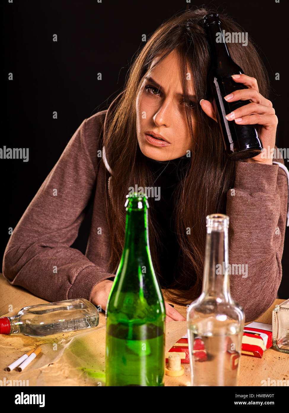 Mujer El Alcoholismo Es Problema Social El Consumo Femenino De Alcohol Causan Mala Salud 5158
