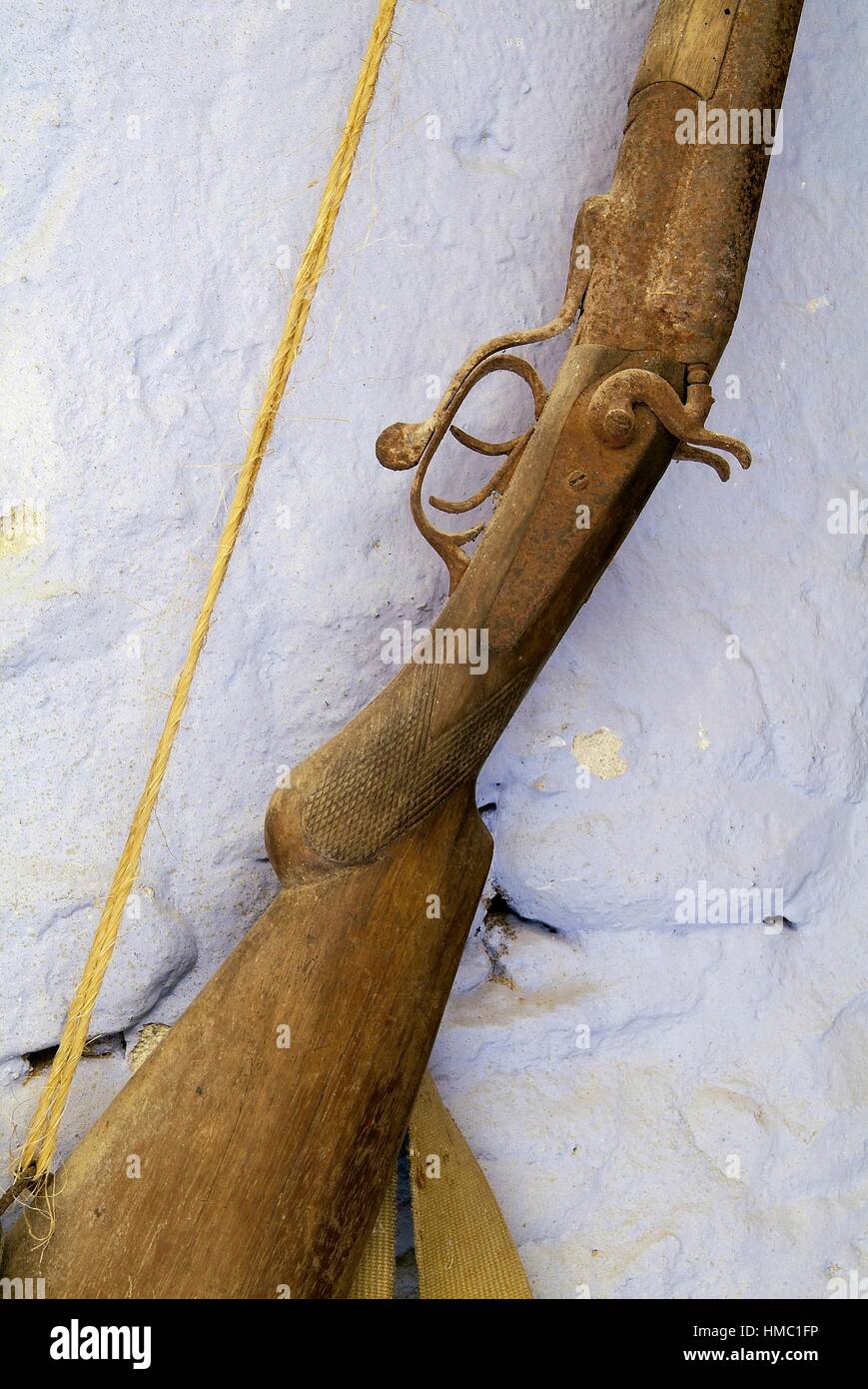 Detalle armas antiguas, a la vieja escopeta de madera,armas,Ubicación  girona,Cataluña,España,Europa Fotografía de stock - Alamy