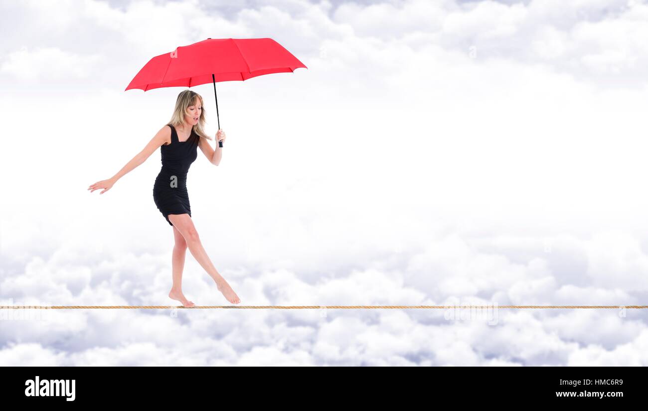 Mujer Desnuda, caminando sobre una cuerda muy enfocado con una sombrilla  roja en la mano, en la parte inferior las nubes blancas en el cielo azul  Fotografía de stock - Alamy