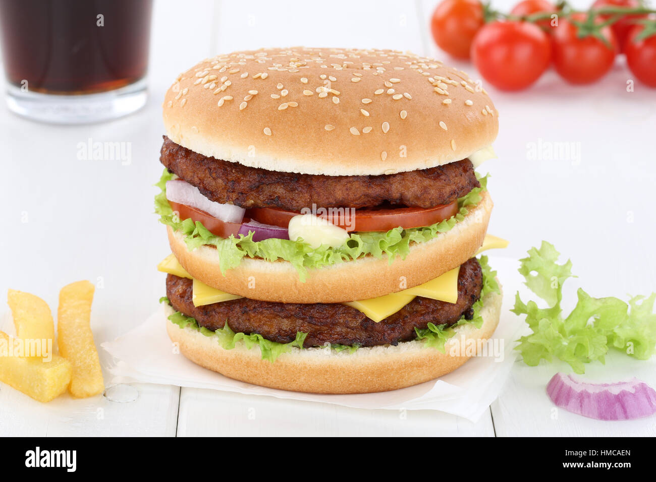 Hamburguesa doble hamburguesa combo de comida de menú bebida cola Foto de stock