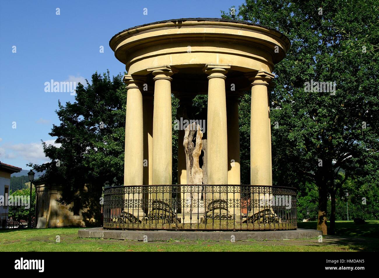 Guernica (País Vasco) España. Antiguo árbol de Guernica Fotografía de