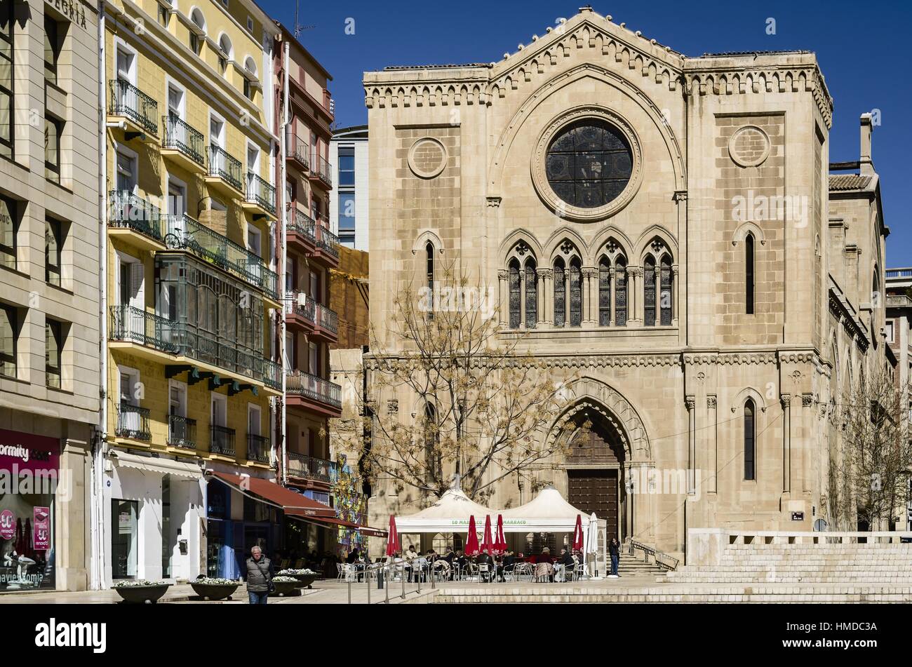 Una con vista a la plaza en el casco antiguo de la ciudad de Lleida,  Cataluña, España Fotografía de stock - Alamy