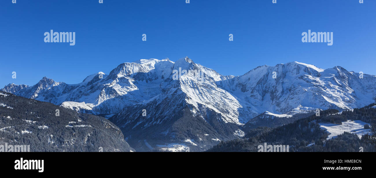 Imagen del norte del macizo del Mont Blanc con el pico más alto de Europa. Foto de stock