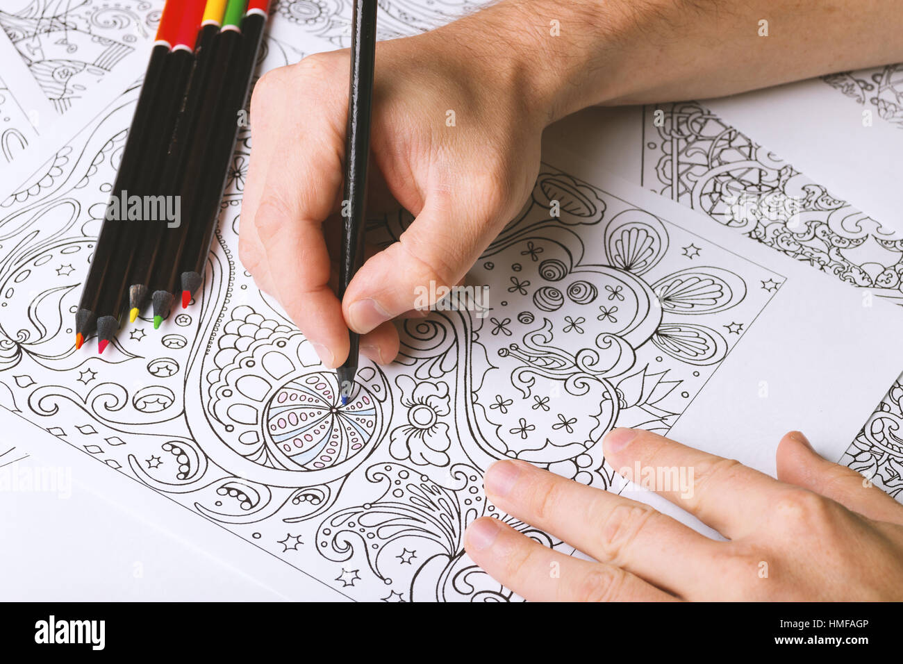 Dibujos para colorear para adultos fotografías e imágenes de alta  resolución - Alamy