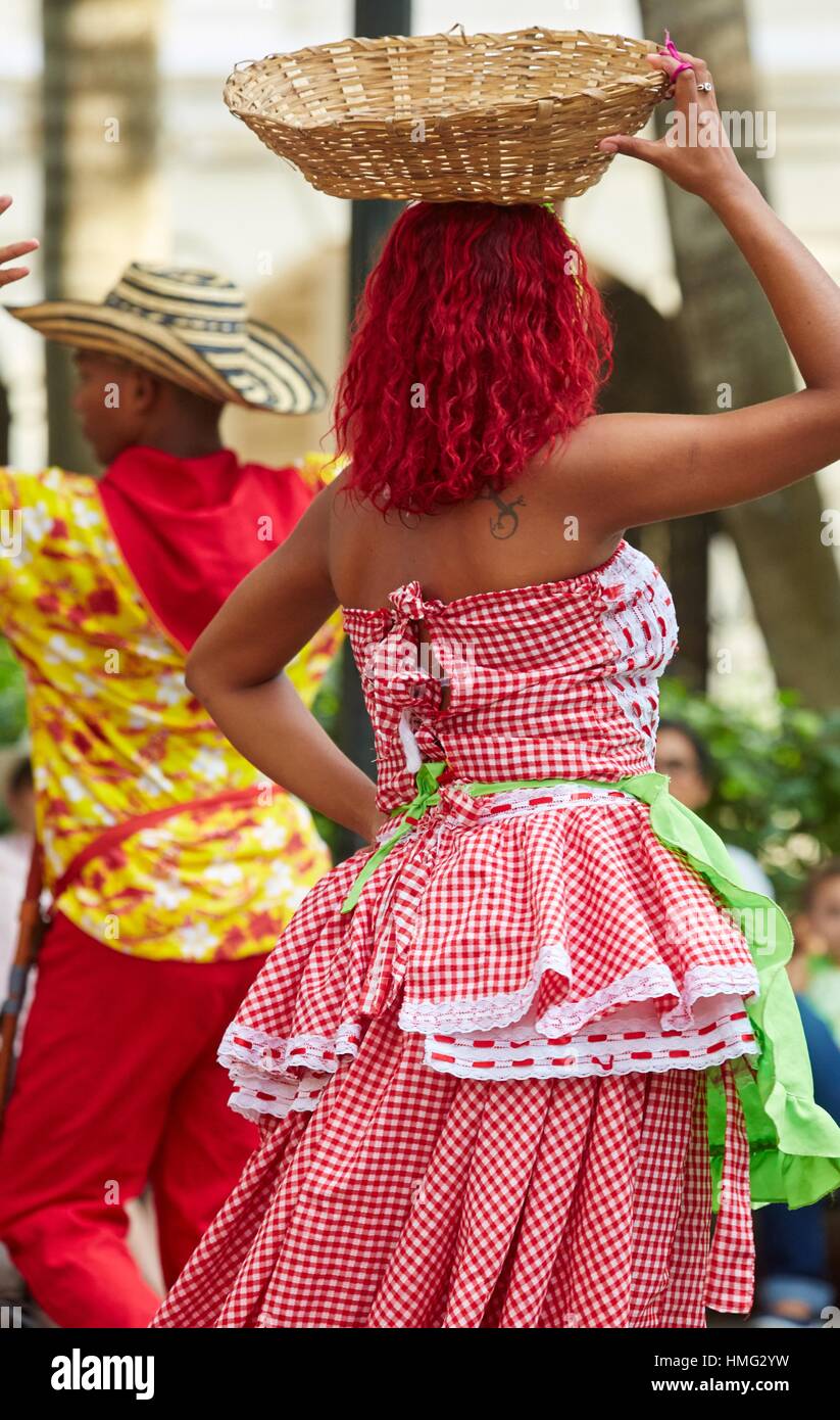 Bailes típicos, la Plaza de Bolívar, Cartagena de Indias, Bolívar
