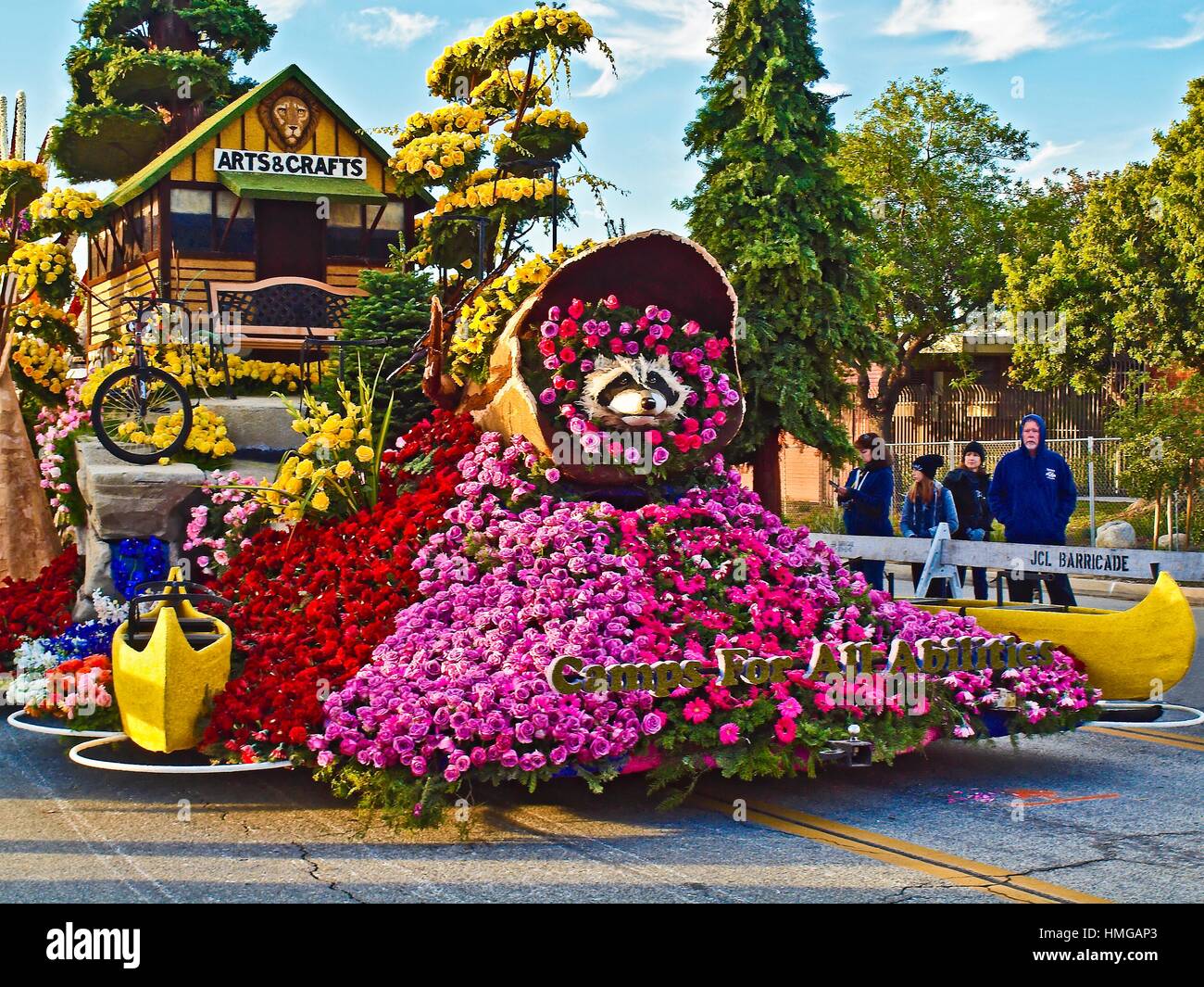 Parte de un desfile de las Rosas 2016 flotan en la presentación estática después del desfile. Pasadena, California Foto de stock