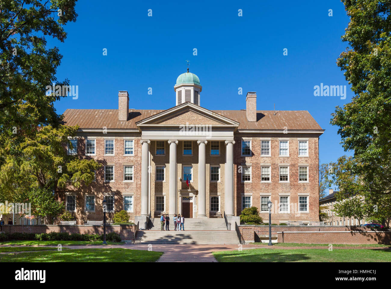 El edificio sur de la Universidad de Carolina del Norte en Chapel Hill, Carolina del Norte, EE.UU. Foto de stock