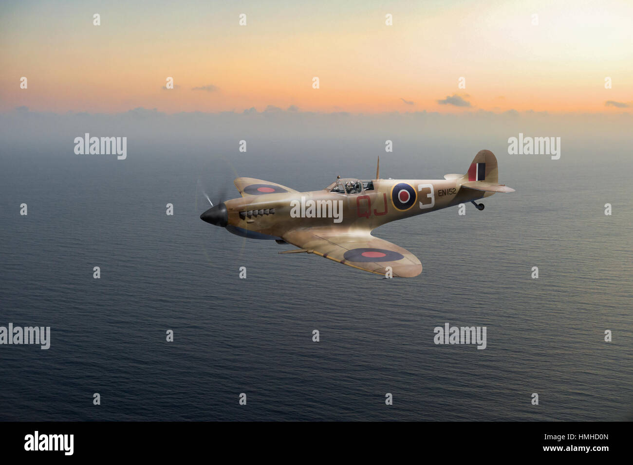 Un retrato de la Fuerza Aérea del desierto Spitfire IXc NE152 QJ-3 con 92 Squadron en Túnez en la primavera de 1943. Este es el esquema que la batalla de Brit Foto de stock