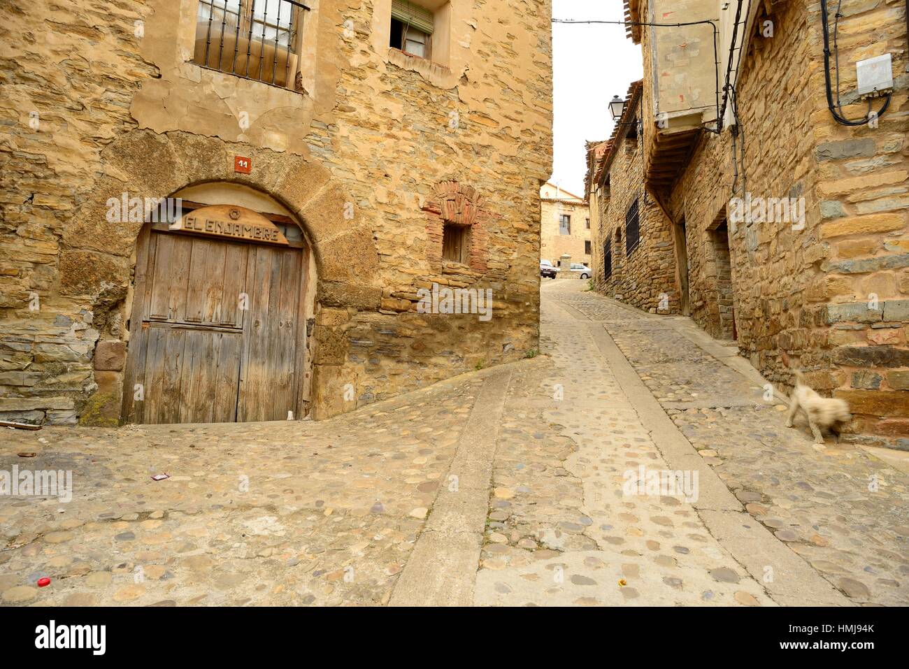 Pavimento de piedra en el casco antiguo de la calle Yanguas, Soria, España  Fotografía de stock - Alamy
