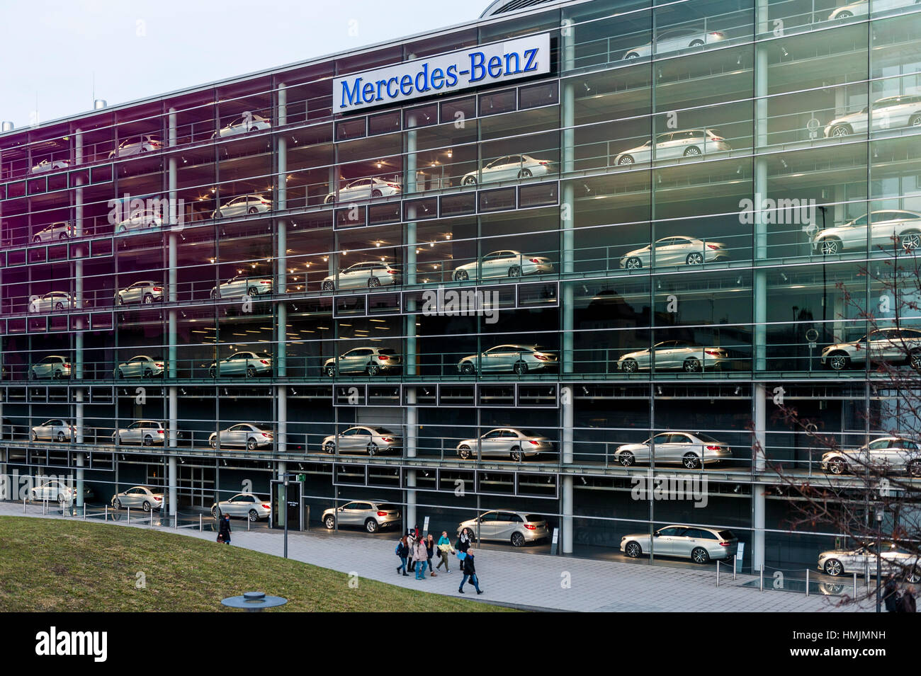 Mercedes Benz Sucursal de Munich, Baviera, Alemania Foto de stock