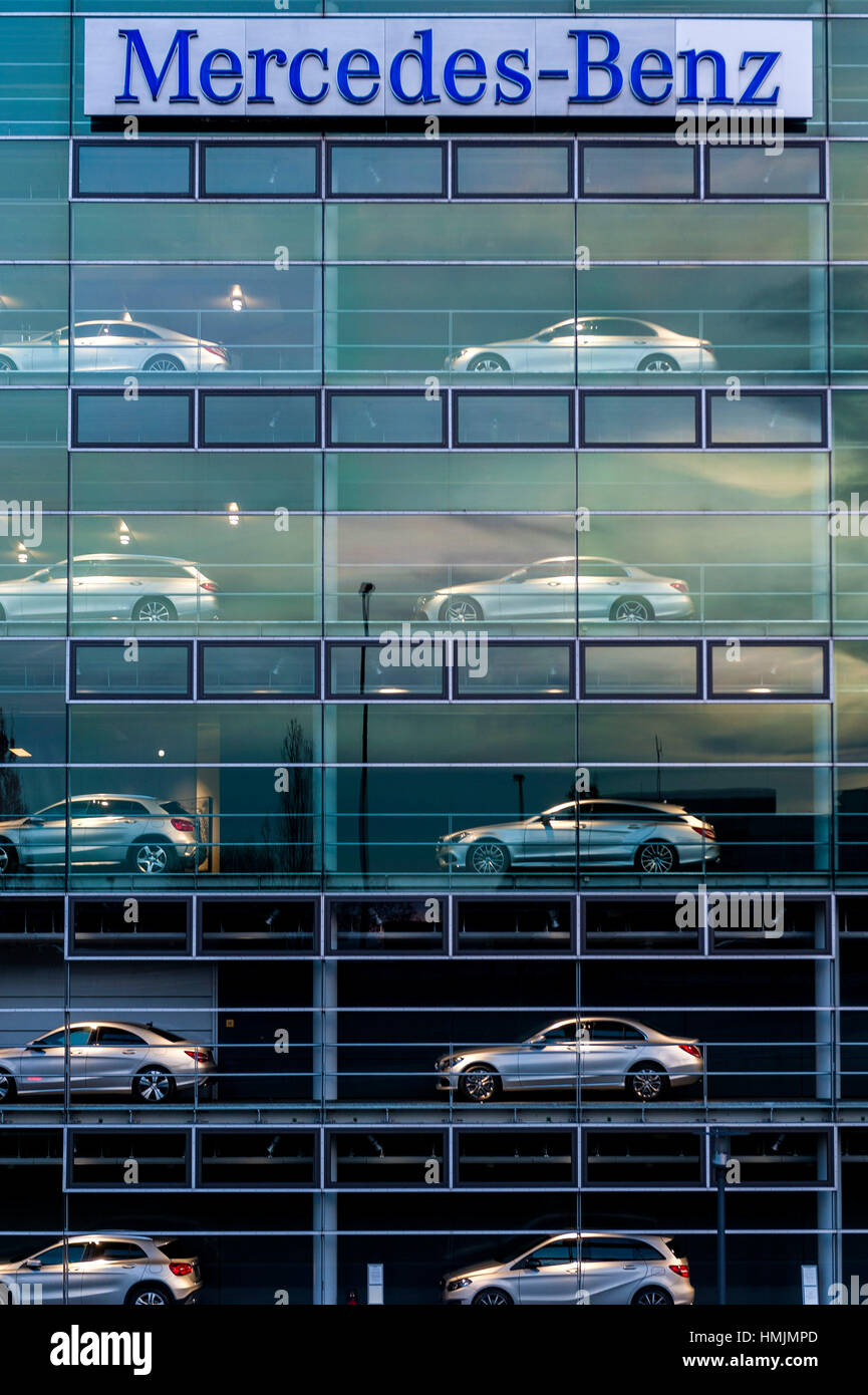 Mercedes Benz Sucursal de Munich, Baviera, Alemania Foto de stock