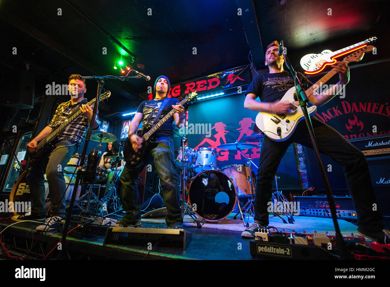 Banda de rock pesado Piedra destrozada jugar lugar el Big Red, Holloway Road, Londres. Su primer concierto en Londres. Foto de stock
