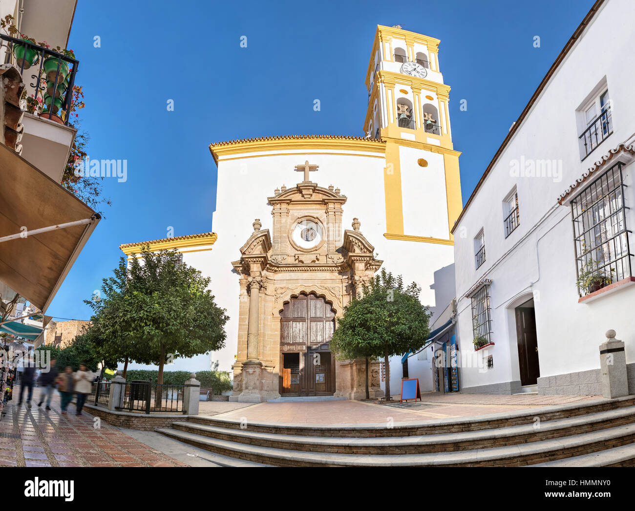 Iglesia de Nuestra Señora de la Encarnación, en el casco antiguo de Marbella, en Andalucía, España Foto de stock