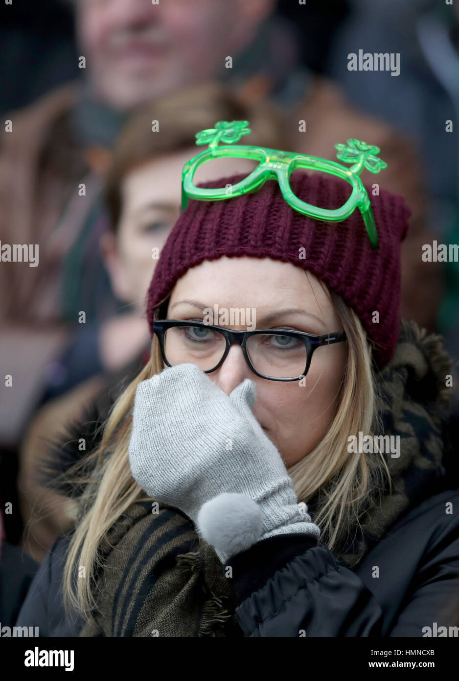 Un fan de Irlanda durante el partido RBS 6 Nations en el estadio BT Murrayfield, Edimburgo. PRENSA FOTO DE ASOCIACIÓN. Fecha de la foto: Sábado 4 de febrero de 2017. Ver la historia de PA RUGBYU Escocia. El crédito de la foto debe ser: Jane Barlow/PA Wire. . Foto de stock