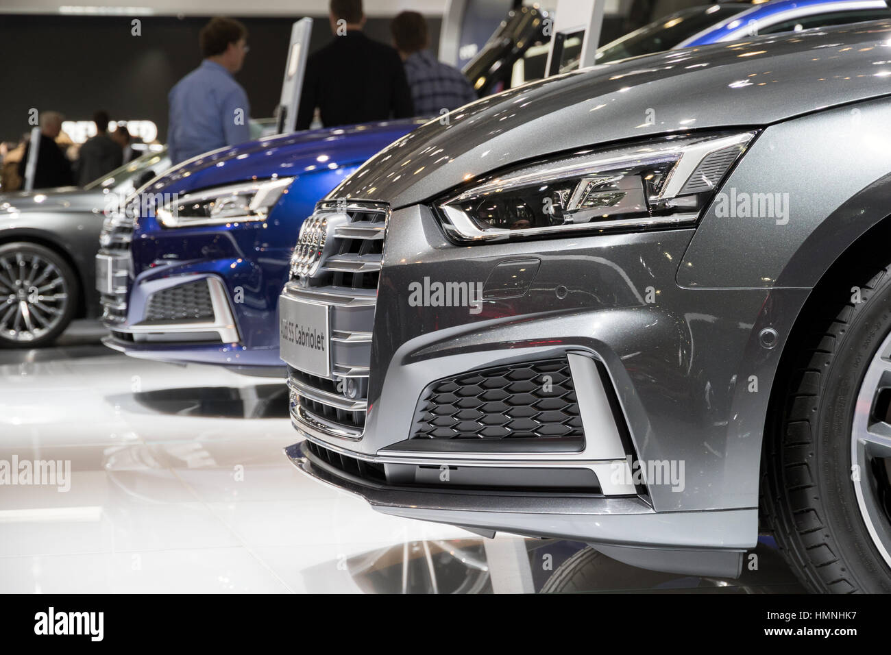 Bruselas - Jan 19, 2017: los nuevos coches Audi en exhibición en el Motor Show de Bruselas. Foto de stock
