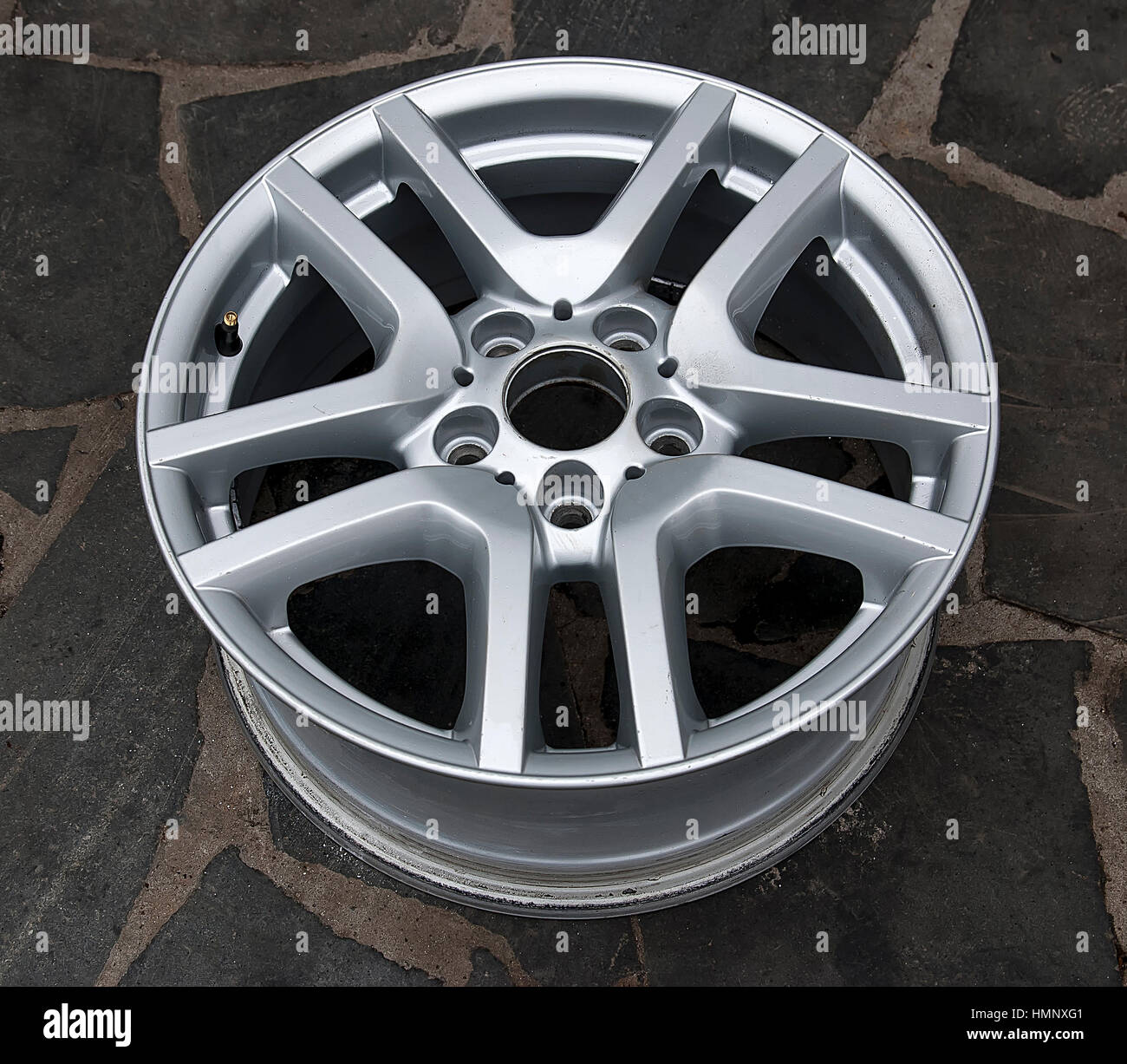 Las ruedas de titanio para auto neumático de coche Foto de stock