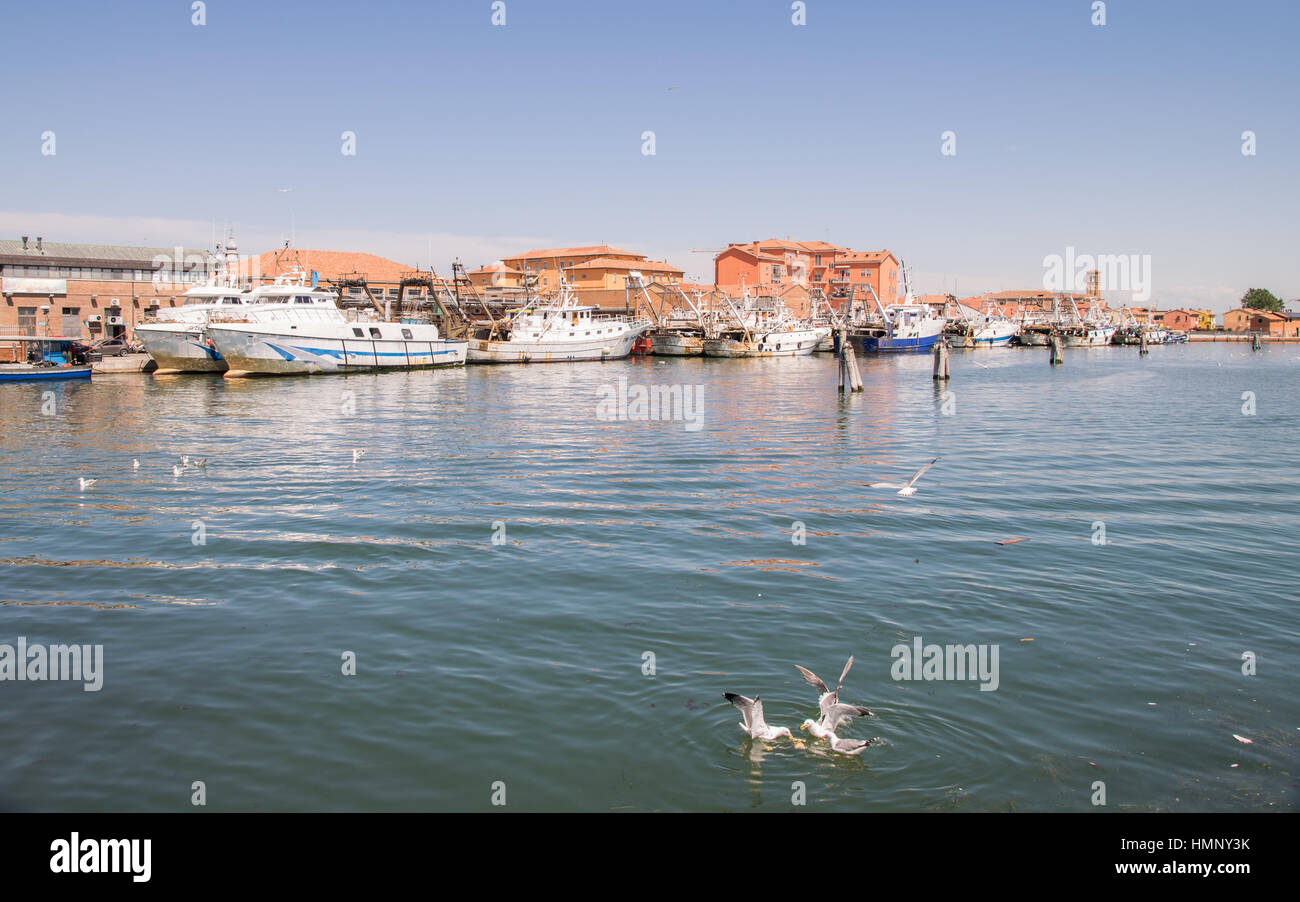 El pueblo pesquero de Chioggia, a la laguna de Venecia, Italia. Foto de stock