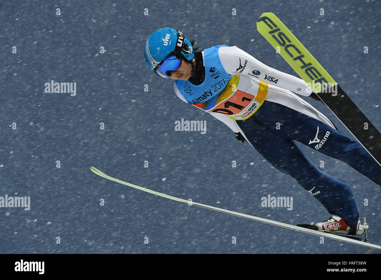 Sunkar internacional complejo de salto de esquí, Almaty, Kazajstán. 4 Feb, 2017. Jun Maruyama (JPN), 4 de febrero de 2017 - Saltos de Esquí : 28 Universiadas de invierno Almaty 2017 Equipo mixto en Sunkar internacional complejo de salto de esquí, Almaty, Kazajstán. Crédito: AFLO SPORT/Alamy Live News Foto de stock