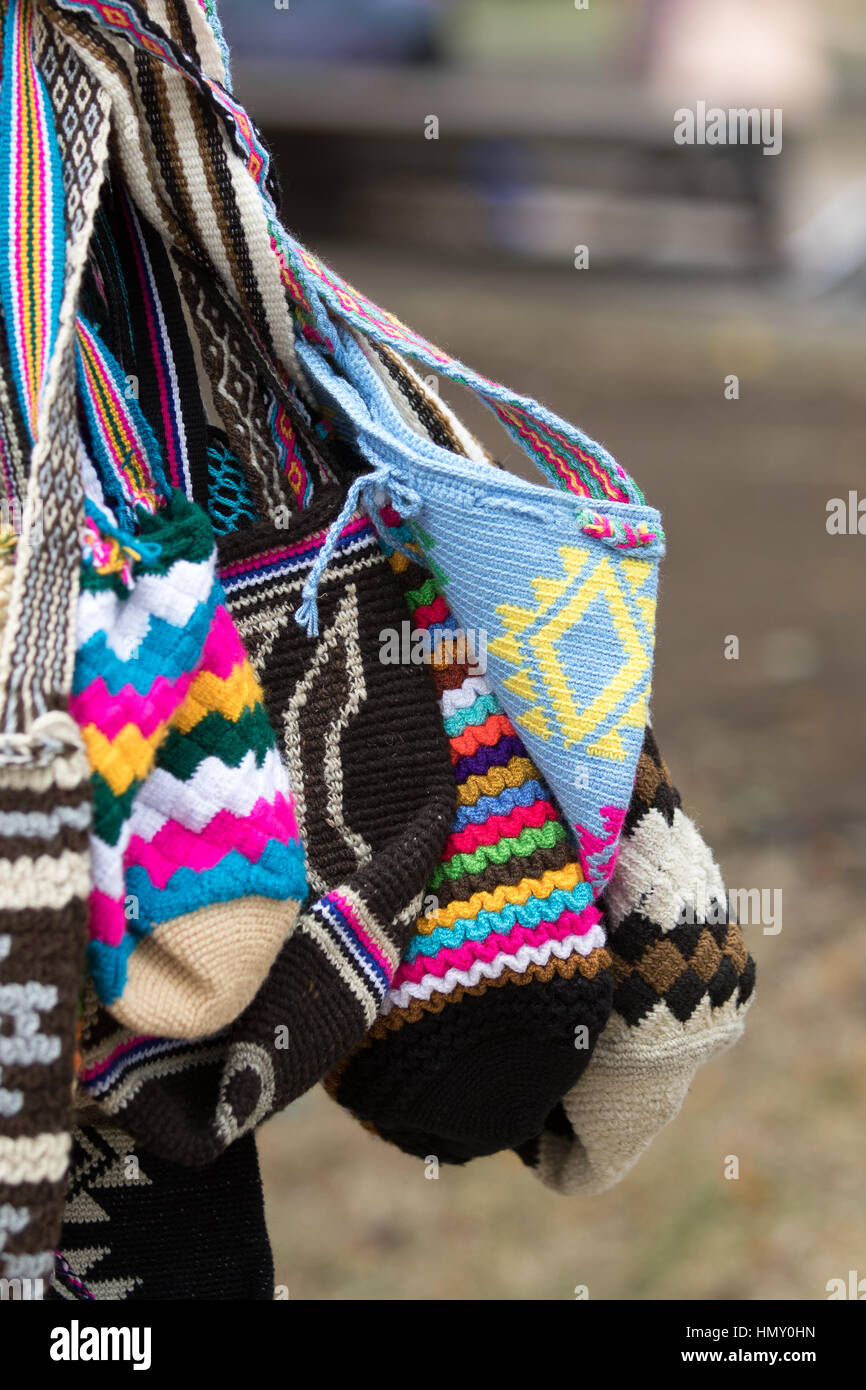 Tejidas Mano bolsas colombianas en Silvia Fotografía de stock - Alamy