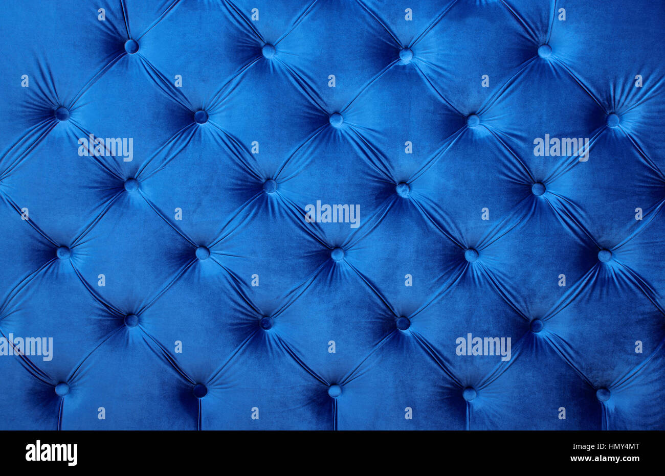 Navy Blue Velvet capitone fondo textil, retro estilo Chesterfield  accidentada tufted suaves muebles de tela patrón Diamond decoración con  botones Fotografía de stock - Alamy