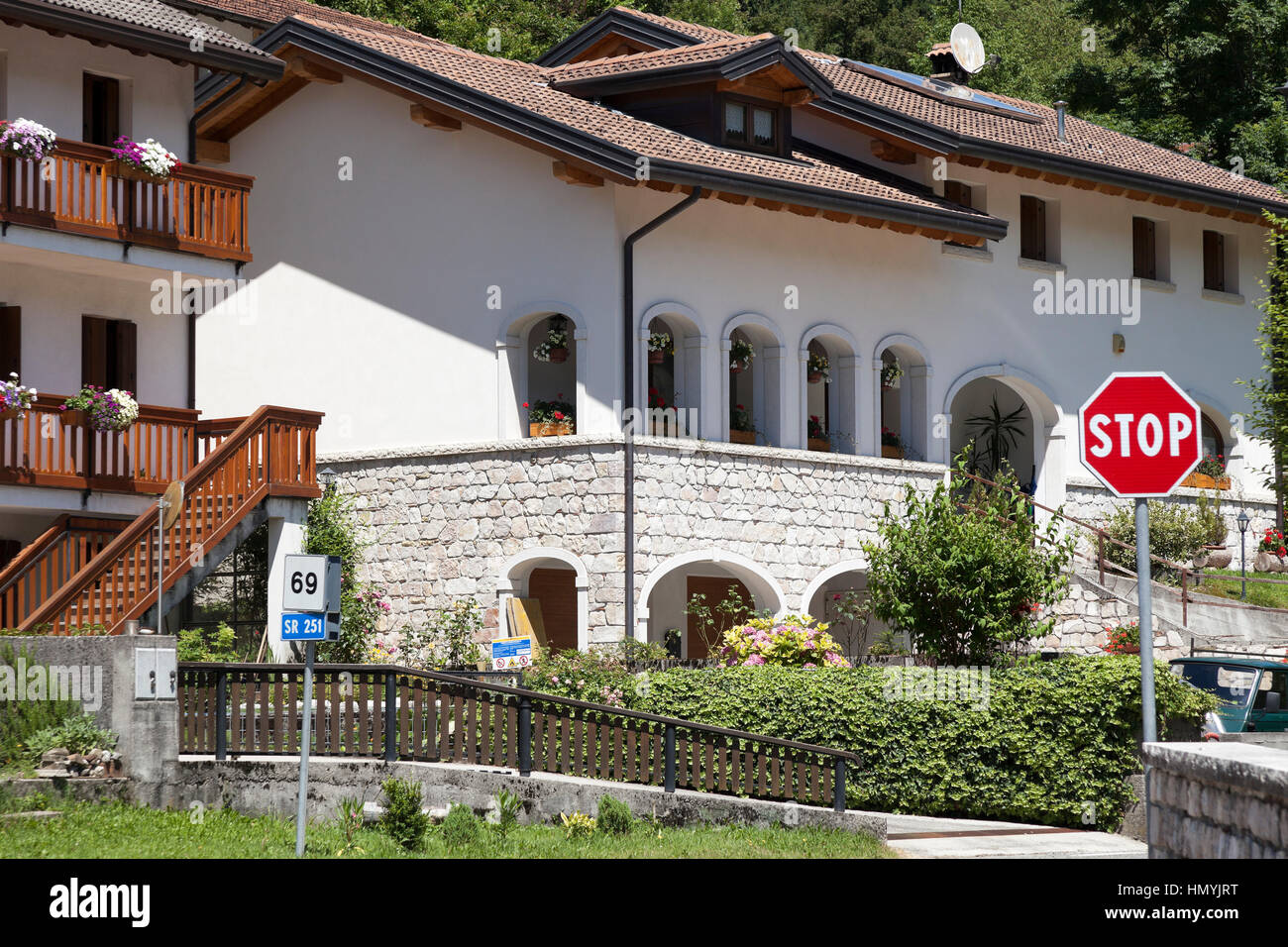 Casa solariega en Barcis,Friuli Foto de stock